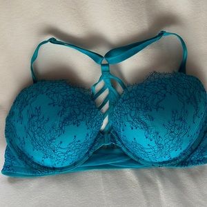 Victorias Secret Very Sexy Push Up Bra Padded Underwire Womens 38C.Front closure